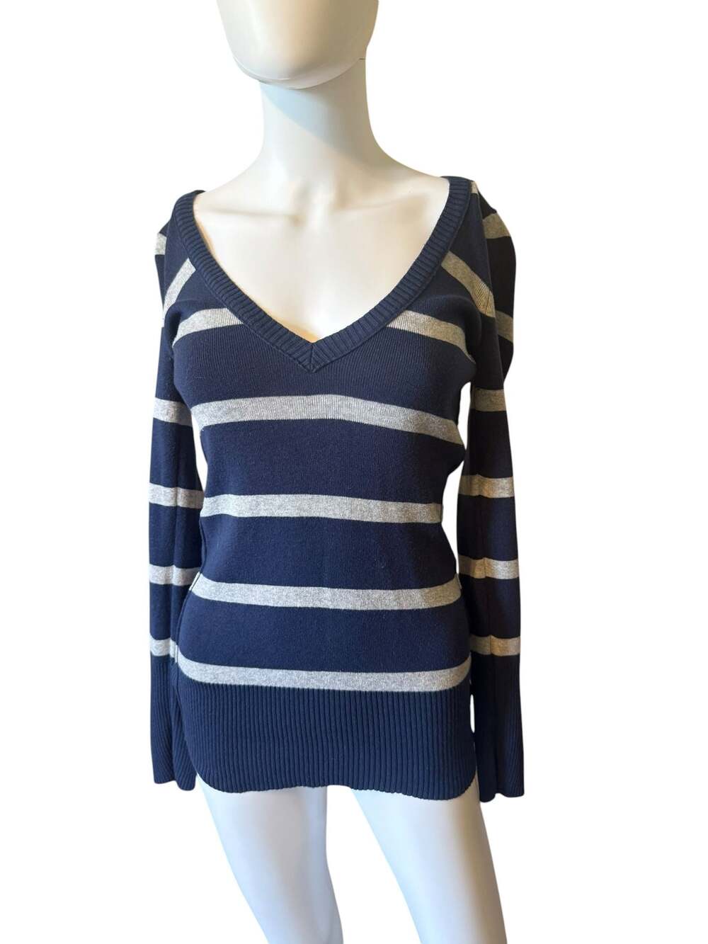 Aeropostale Navy Blue and Gray Striped V-Neck Long Sleeve Sweater Size Medium